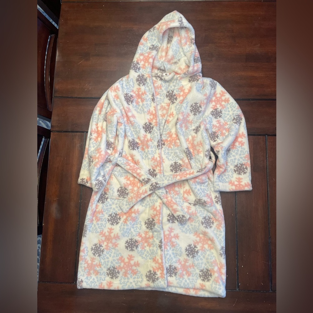 Girl’s Tucker + Tate Robe